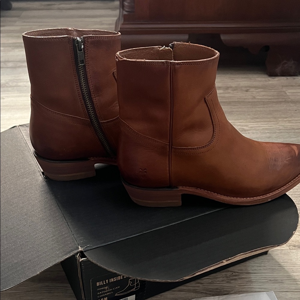 FRYE Billy Inside Zip booties